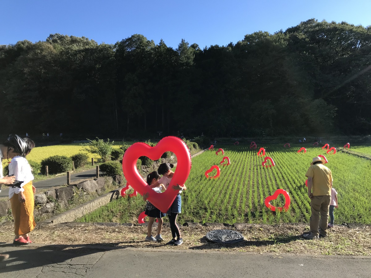 寺家とアート、人と人をつなぐ場を作りたいとする加藤良次さんの作品