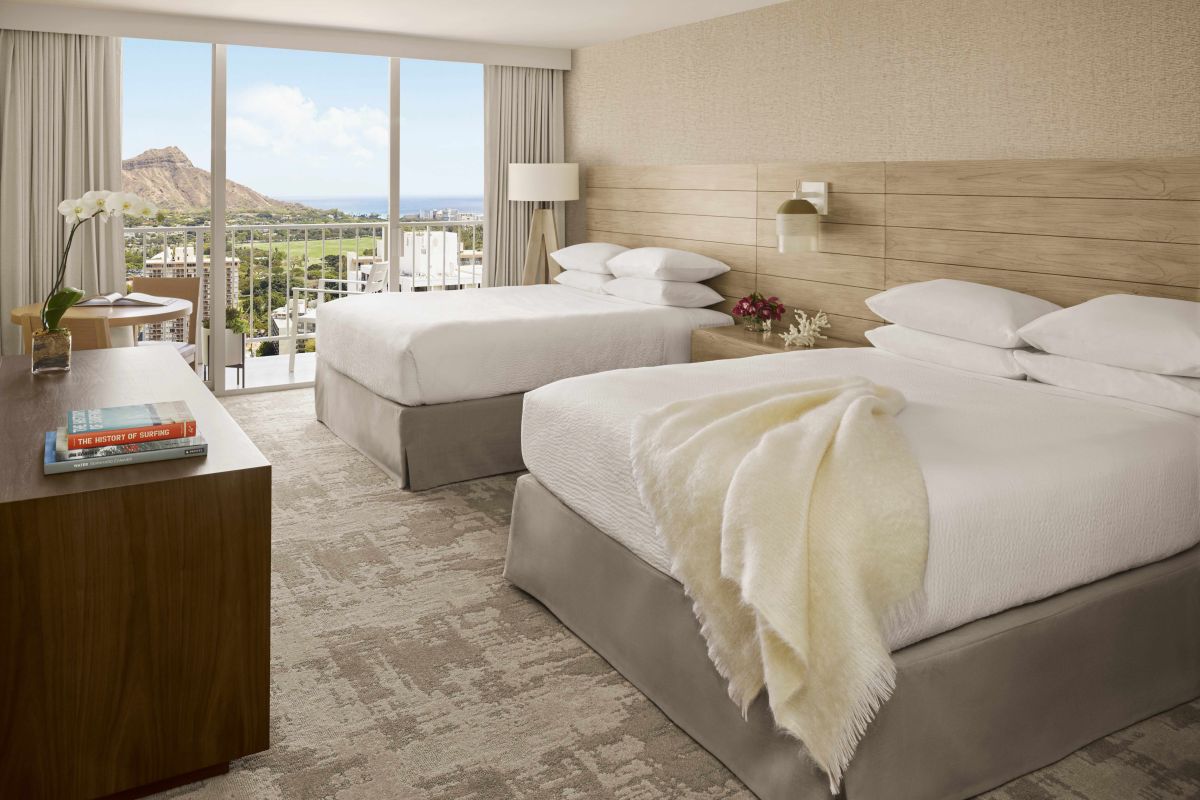 ダイヤモンドヘッド・オーシャンビューの客室／アロヒラニ リゾート ワイキキ ビーチ