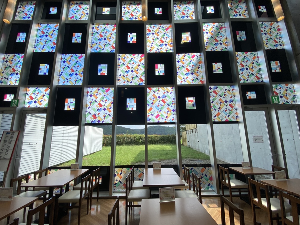 大正浪漫をイメージさせる本館のインテリア