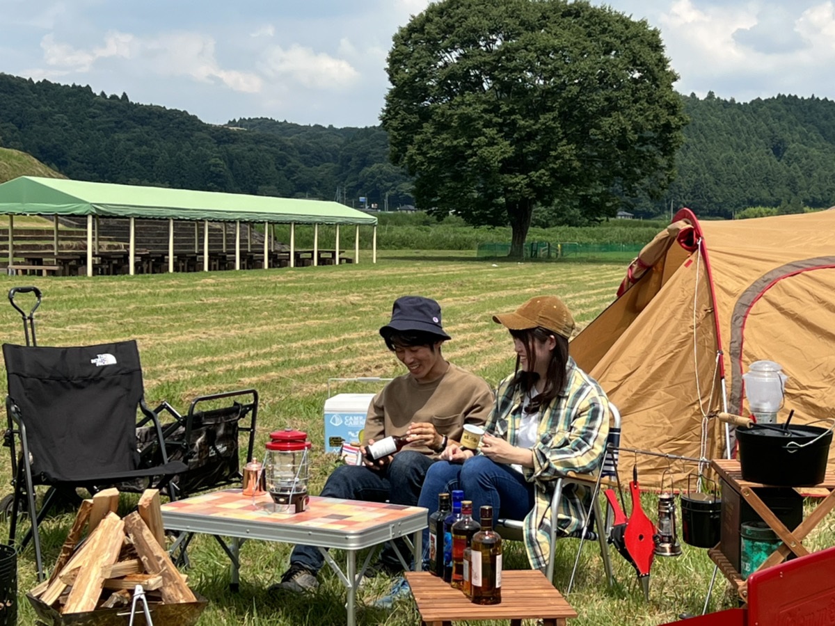 清流のほとりでキャンプを楽しもう