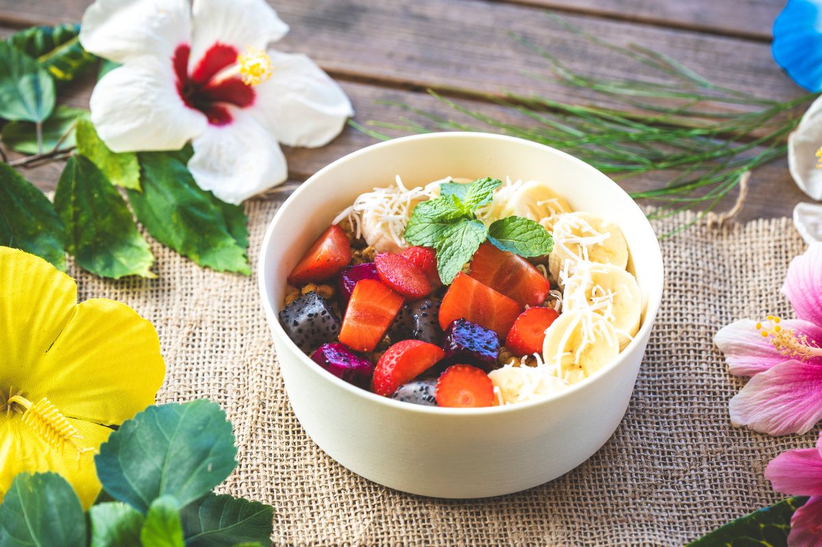 「選べる朝食」1300円（写真は期間限定メニューの「トロピカルモーニングボウル」）