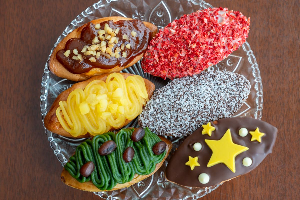 左上から時計回りに、「キャラメルくるみ」「ストロベリー」「ココナッツチョコレート」「星空ショコラ」「開港抹茶」「モンブラン」