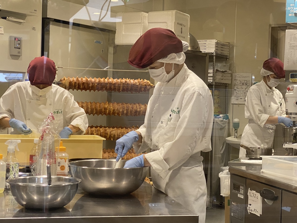 地元の良質な素材を丁寧に扱い焼き上げる