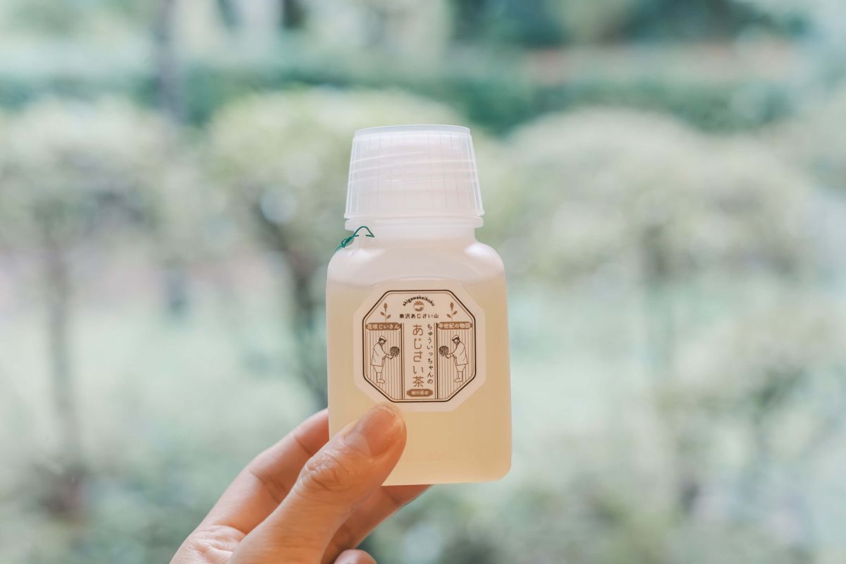 「あじさい茶」の容器のラベルもかわいい！