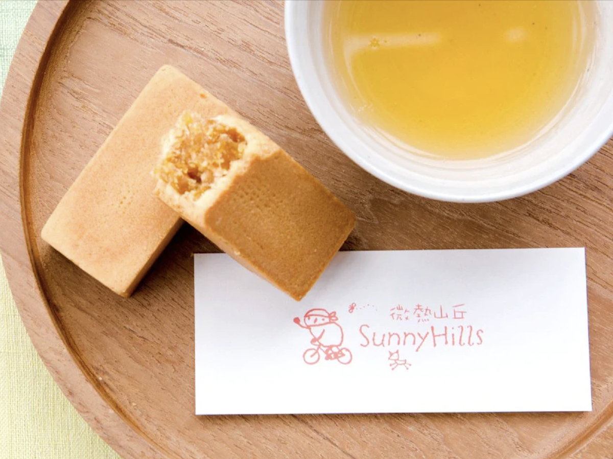 「SunnyHills パイナップルケーキ」5個入1950円、10個入 3700円、15個入5370円（布袋付き）