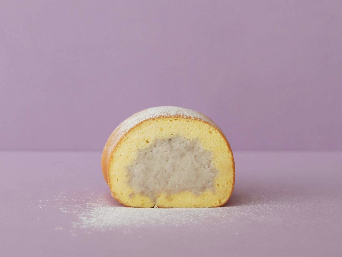 「タロイモロールケーキ」 1本1620円