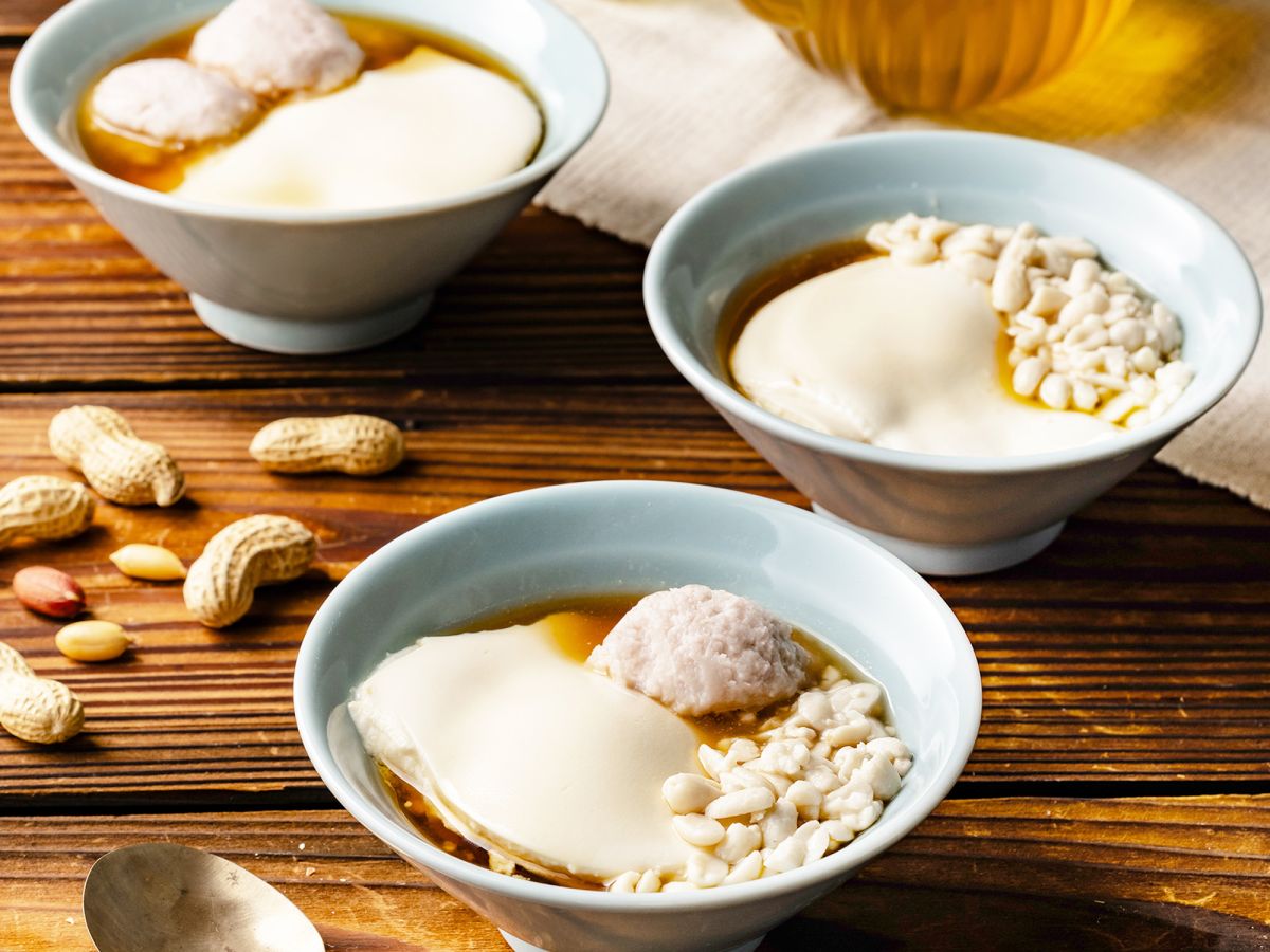 （写真奥から）「タロイモ豆花」、「ピーナッツ豆花」、「「ミックス豆花」各700円 ※2024年12月3日(火)までの期間限定