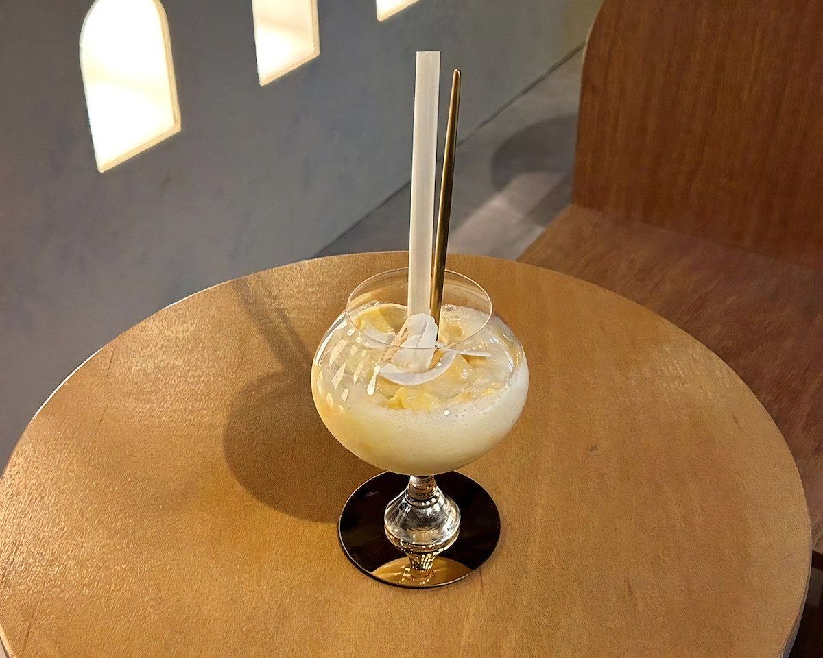 ヘルシー志向の方におすすめの「スムージー」1540円(テイクアウト972円)/© SHOLAYERED 京都 ねねの道 店