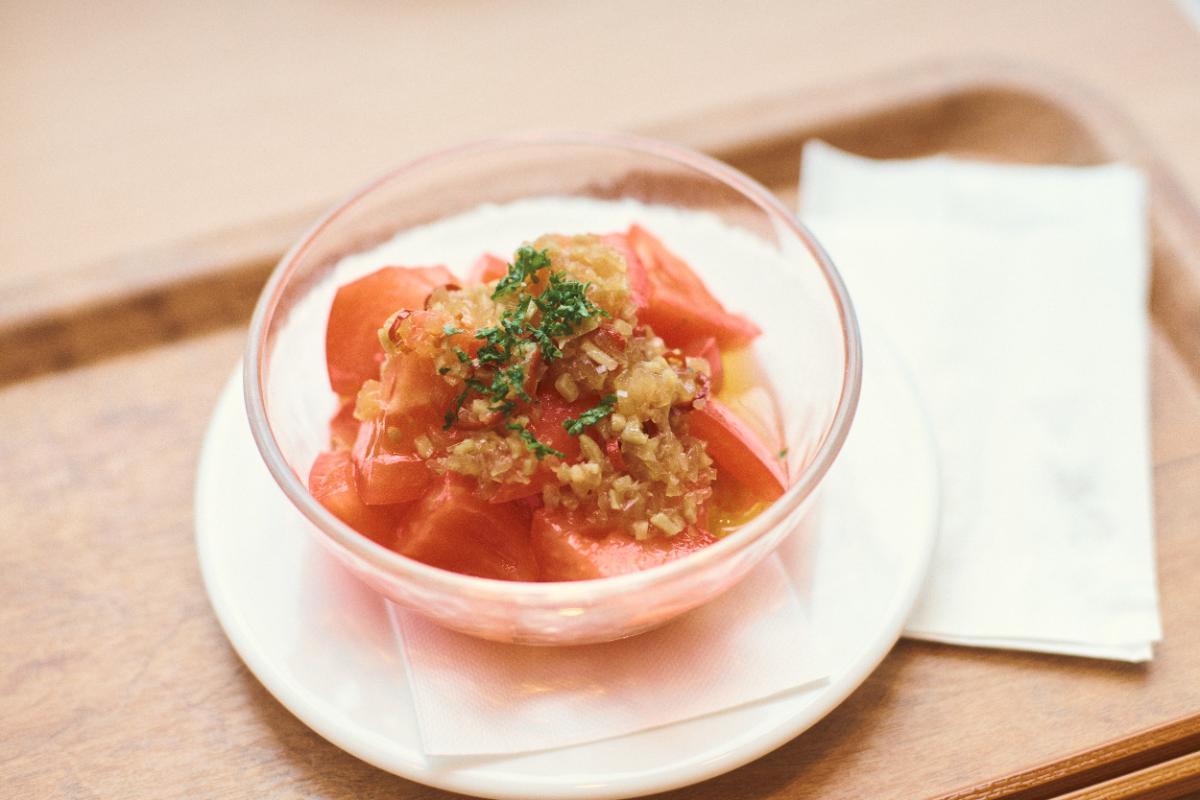 「ピリ辛ニンニクトマト」700円