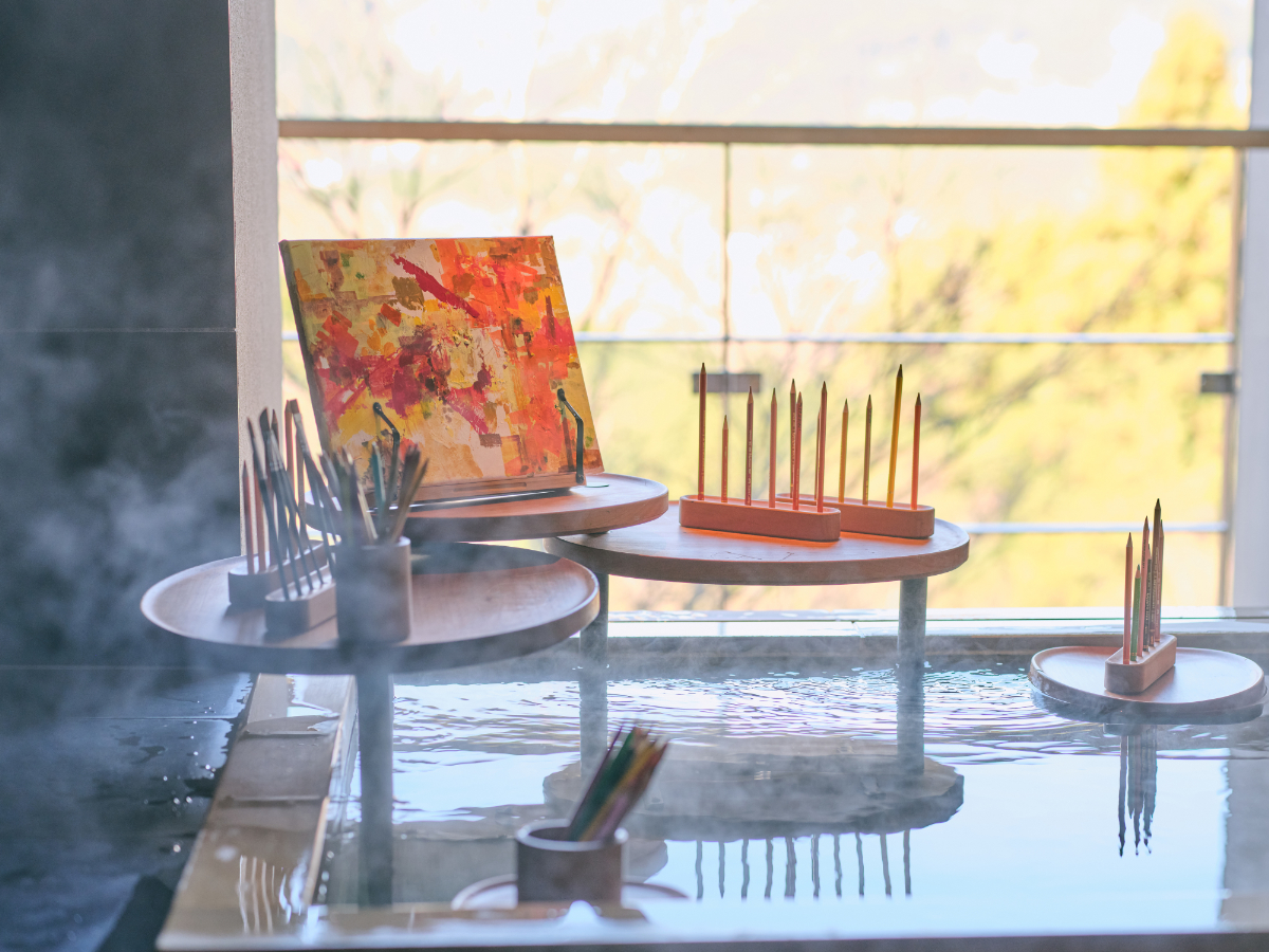 「界 仙石原」の温泉パレットは客室の露天風呂に浸かりながら絵を描くことができるセット。ほかではできない非日常な体験をぜひ