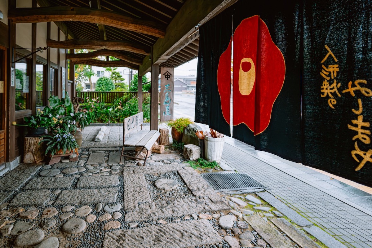 S9, S 18-40 F4.5-6.3 / 18mm, 1/1125sec, F4.5 ISO400, LUT Sample LUT2 ©6151