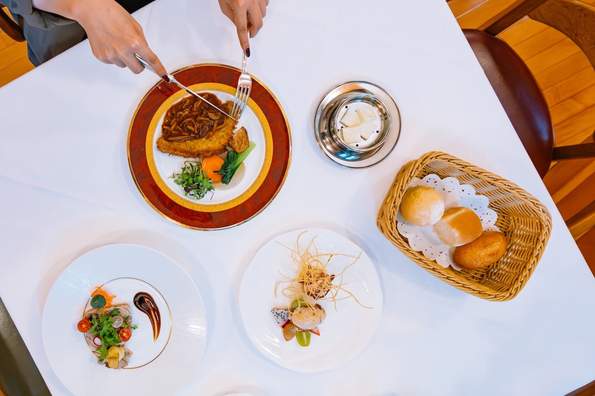 S9, S 18-40 F4.5-6.3 / 18mm, 1/160sec, F6.3 ISO3200, LUT Sample LUT2 ©6151