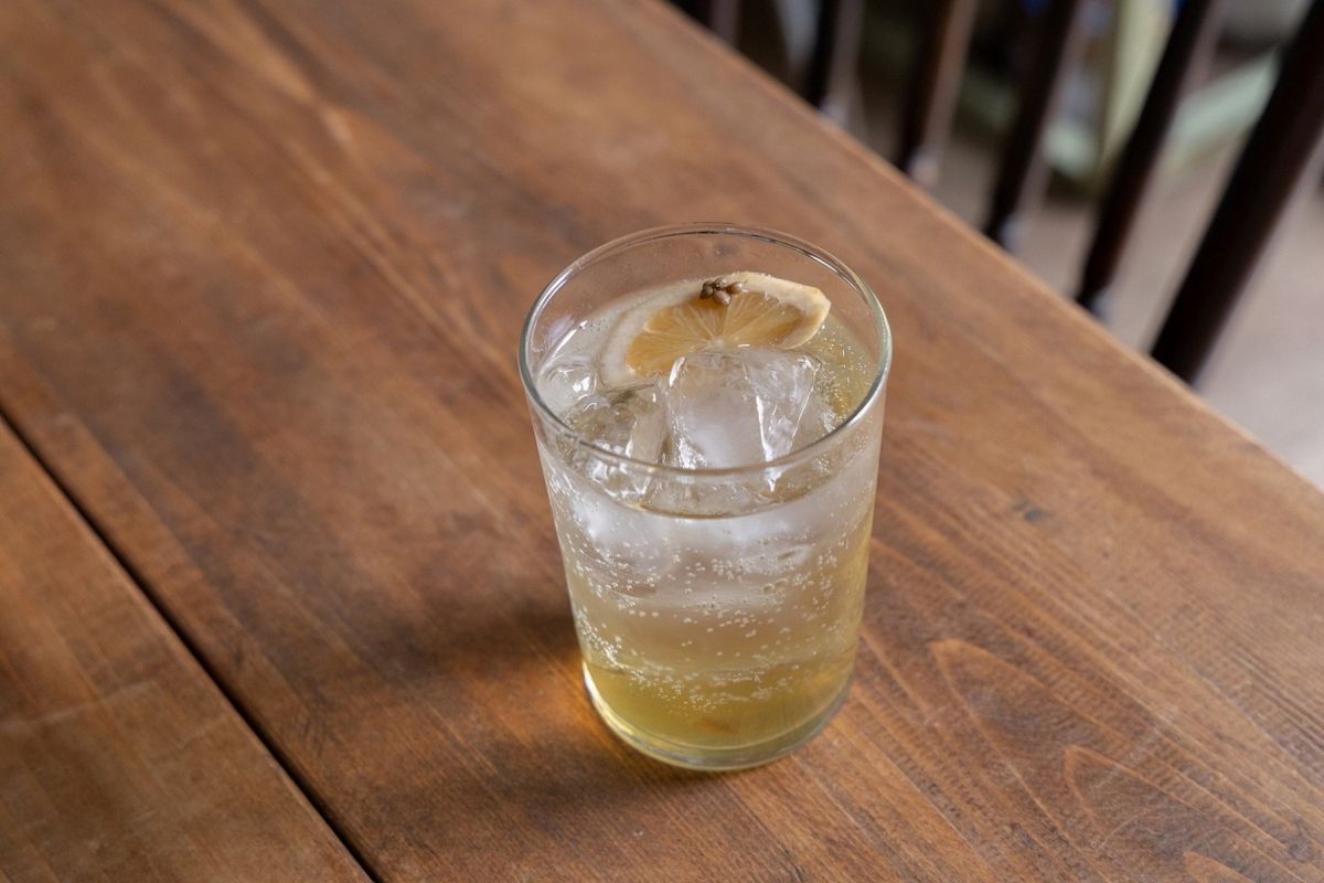 cap：「自家製レモンサワー（コリアンダーシード）」800円 