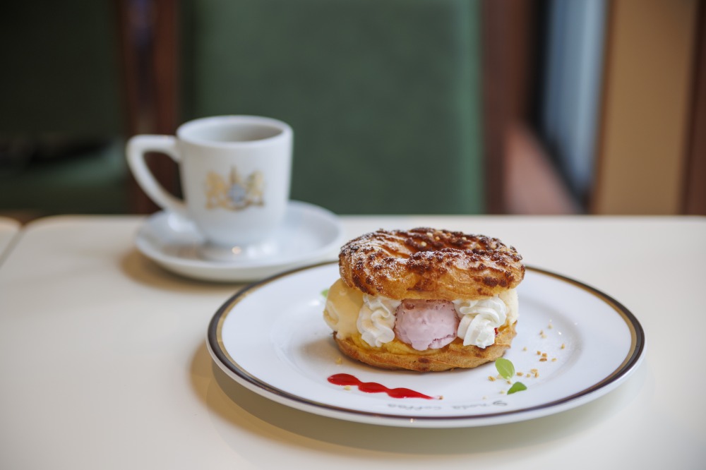 オーバルシューパフェ1250円