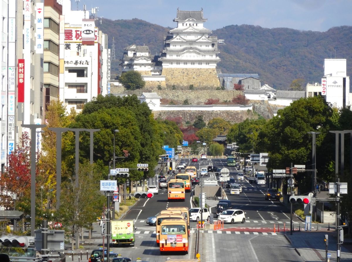 駅を降りるとパッと目に入る姫路城