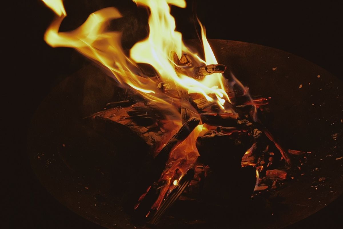 焚き火②／LUMIX S9,S18-40 F4.5-6.3/125㎜,1/125sec,F6.3,ISO1600 @YURIE