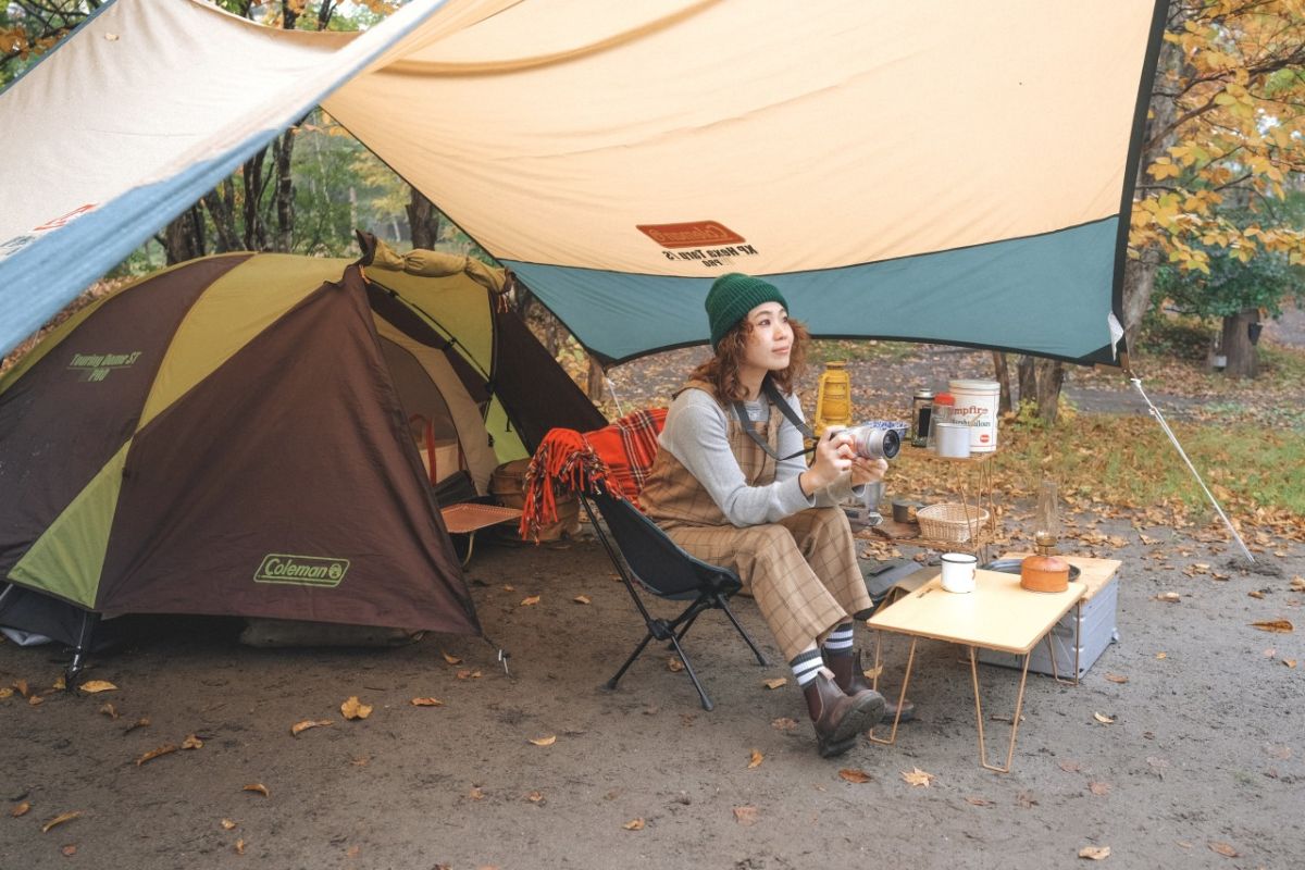 コーヒー休憩をしながらLUTの編集やSNSアップを楽しむYURIEさん