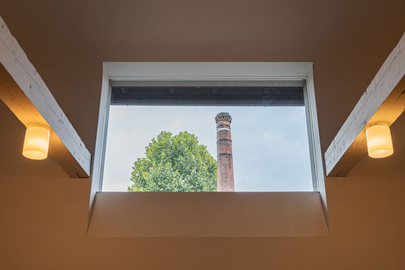 窓から見えるえんとつ