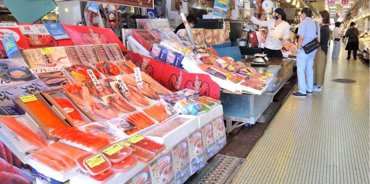 函館朝市の楽しみ方！海鮮丼・イカ釣り・みやげ・テイクアウト情報【北海道】