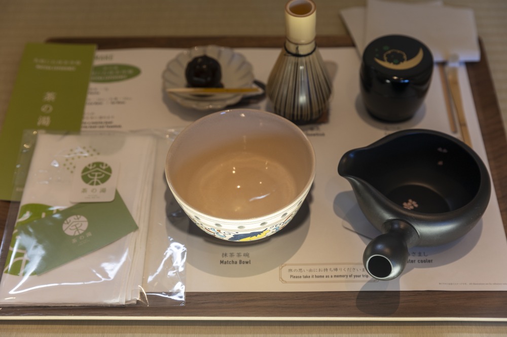 「抹茶の体験会」参加者には手ぬぐいのプレゼントも。