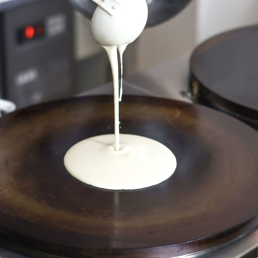 店名の「CRESPELLE（クレスペッレ）」はイタリア語で「クレープ」の意味