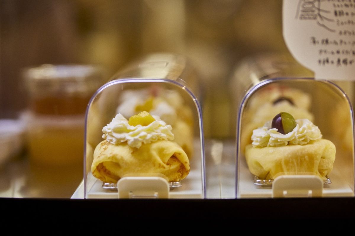 「クレープ包みケーキ」700円