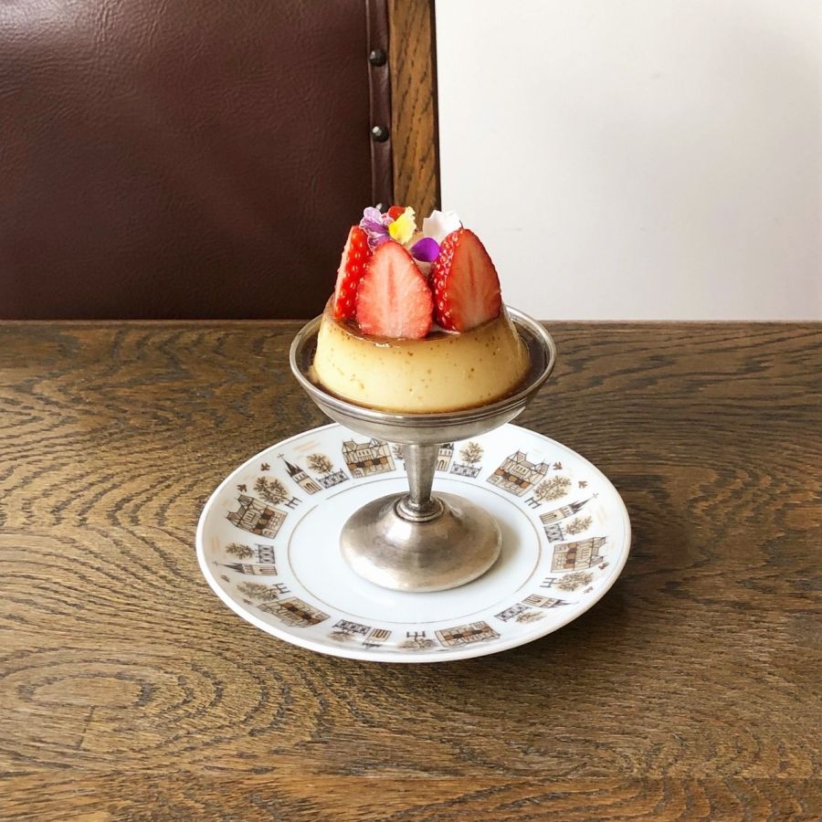 「プリン いちごのせ」900円