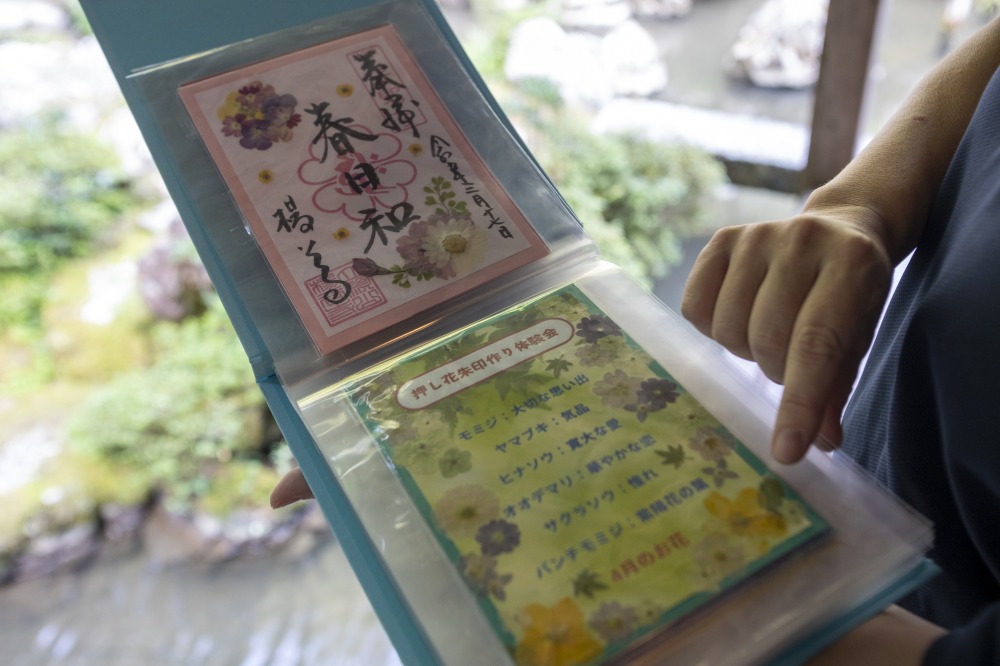 この日は絵描き&お寺めぐり画家の尾中康宏さんのワークショップ。毎月17日に行っているそうです。