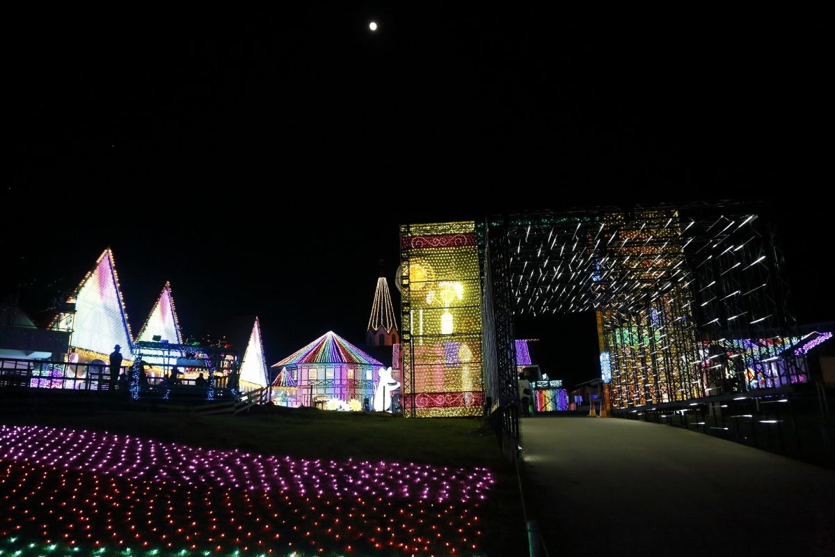 グルメスポットやショップが集まるマルクトプラッツ