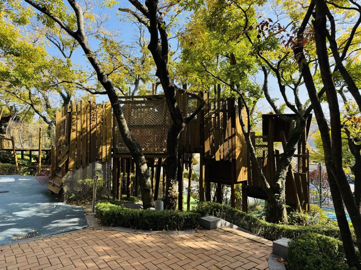 森の中の公園のようなプレイグラウンドも、ソウル郊外ならでは！