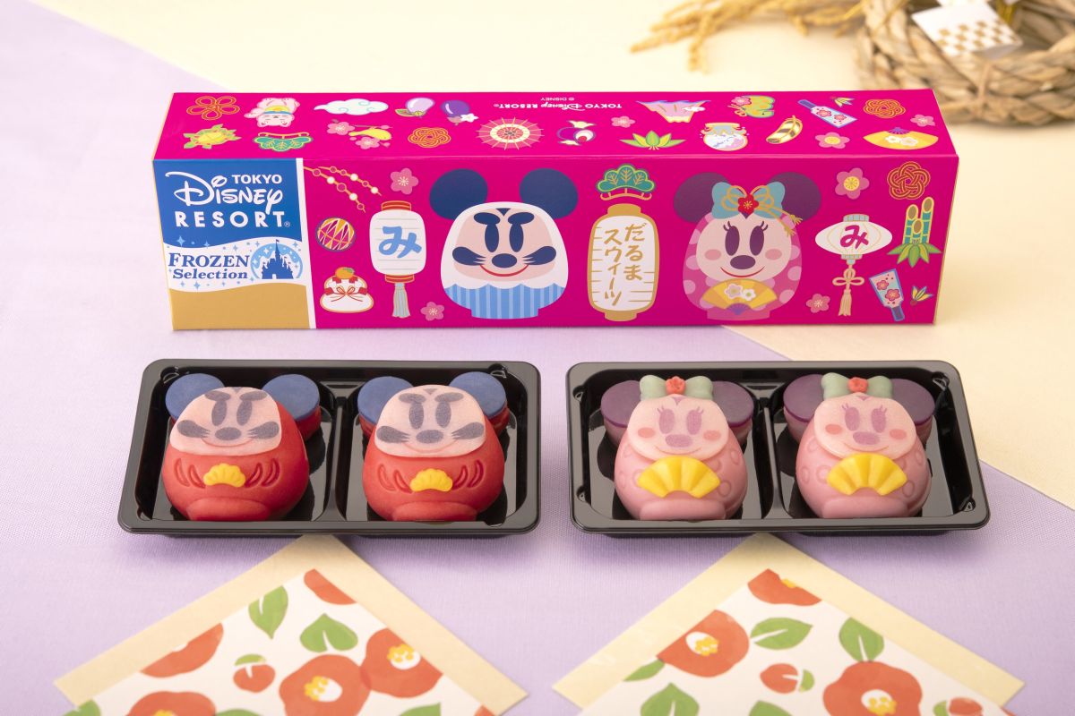 「東京ディズニーリゾート・フローズンセレクション だるまスウィーツ」は東京ディズニーランドまたは東京ディズニーシーに当日入園したパークチケットをお持ちの方が、東京ディズニーリゾート・アプリ限定でご購入いただけます。また、商品は冷凍便での配送となります