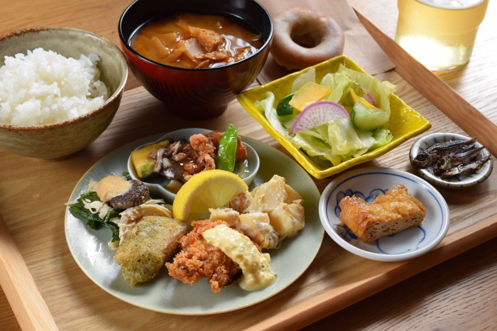 「おくどさんランチ」1925円。ドリンクとデザート付きで満足感たっぷり