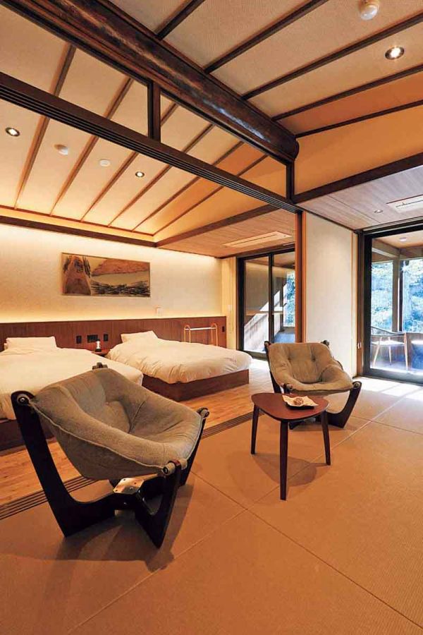 リニューアルされた客室は畳＋ベッドの和洋折衷