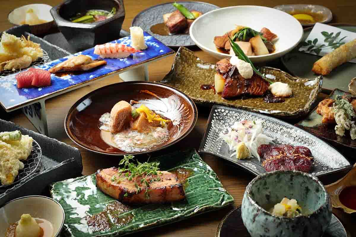 夕食はプリフィクススタイルの日本料理または鉄板焼