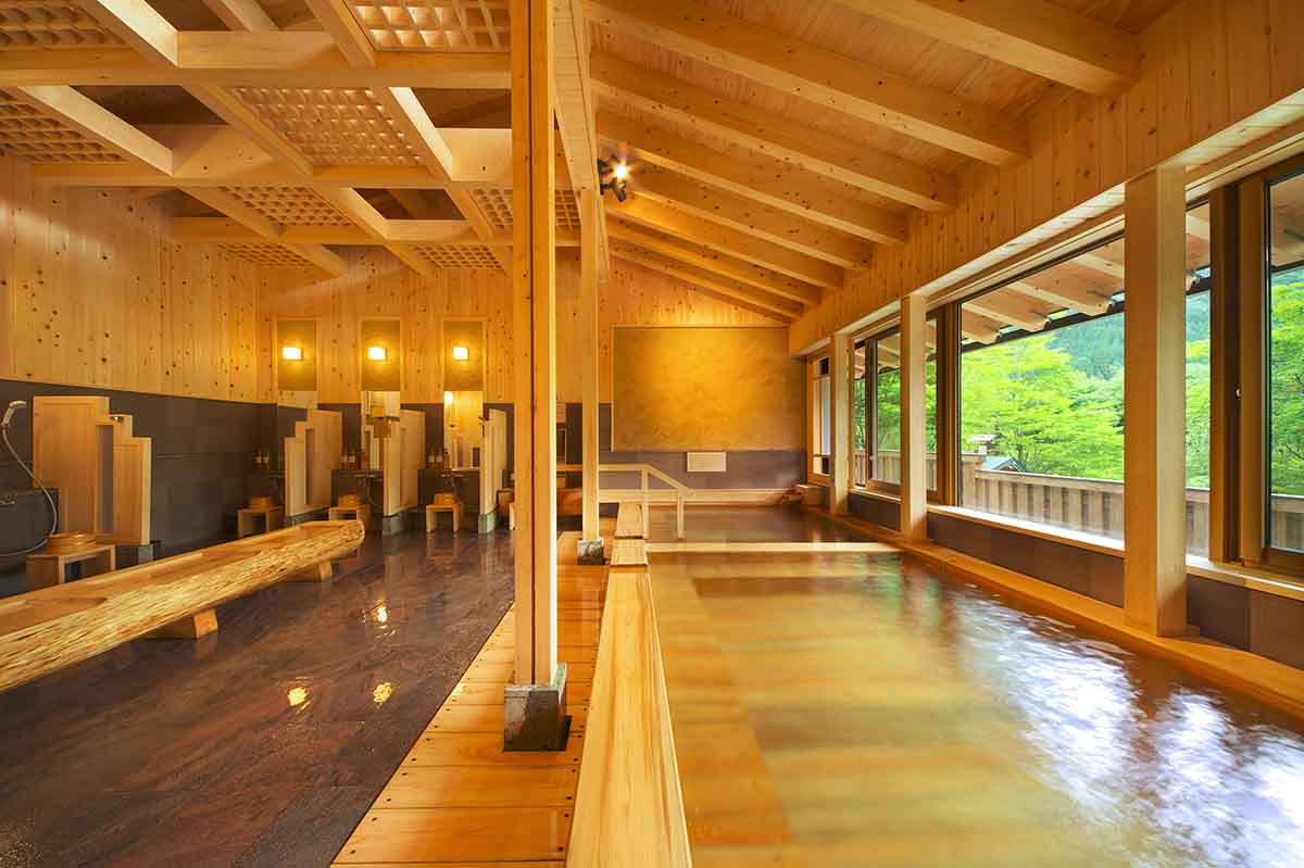 主力源泉を用いる内湯の湯は、胃腸によいとされ飲用も可能