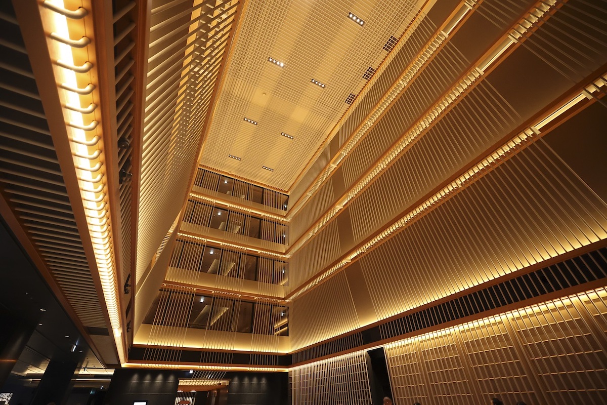 5Fまで吹き抜けのロビー