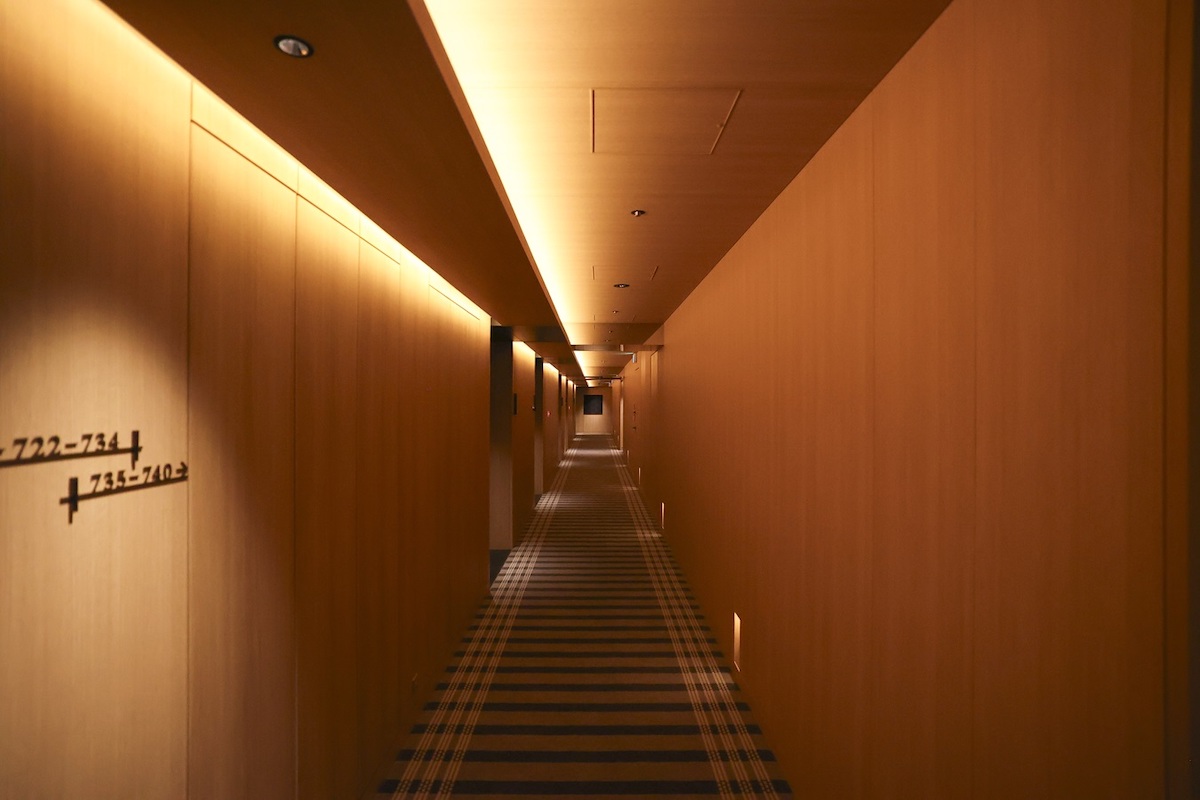 しっとり落ち着いた雰囲気の廊下