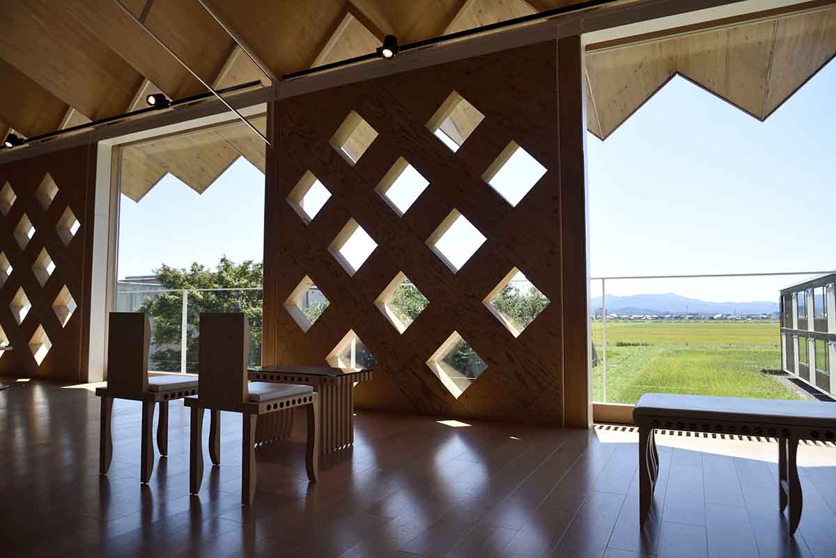 館内の至る所で、のんびりと景色を眺められる