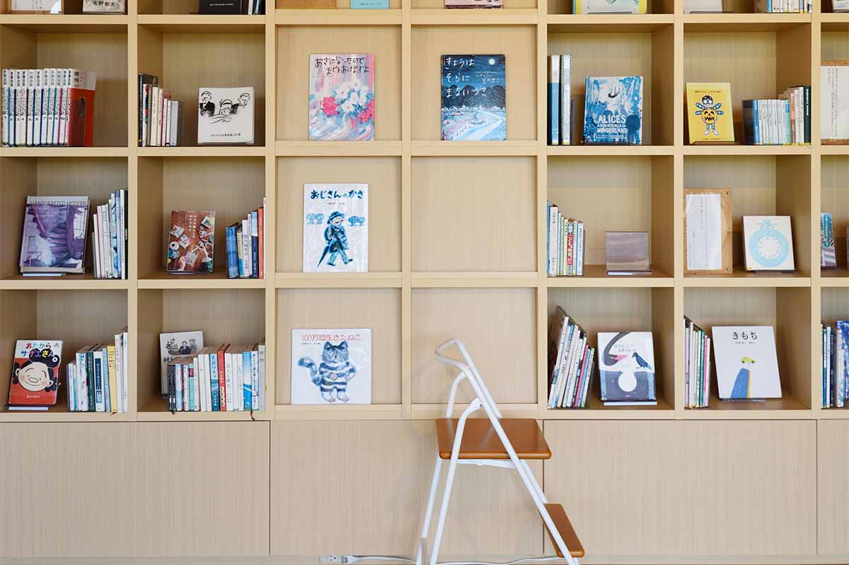 本は宿泊者ならばどこで読んでもOK