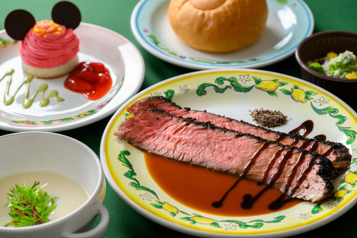 「スペシャルセット」3300円 白インゲン豆とポテトのスープ、トリュフ風味 コーヒー風味のローストビーフ アーモンド＆ヘーゼルナッツ ソース、 ロマネスコカリフラワーとポテト、チーズのオーブン焼き付き パンまたはライス ベリーのモンブラン