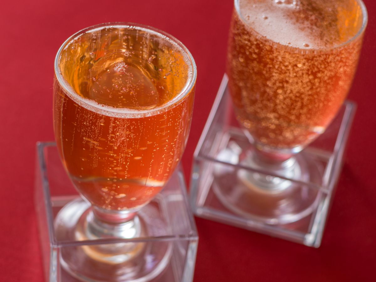 「ロゼ・スパークリングワイン（グラス）」1杯1000円