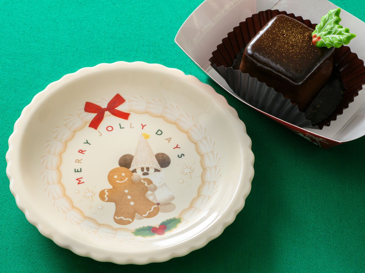 「チョコレートケーキ（ナッツ入り）、スーベニアプレート付き」1200円