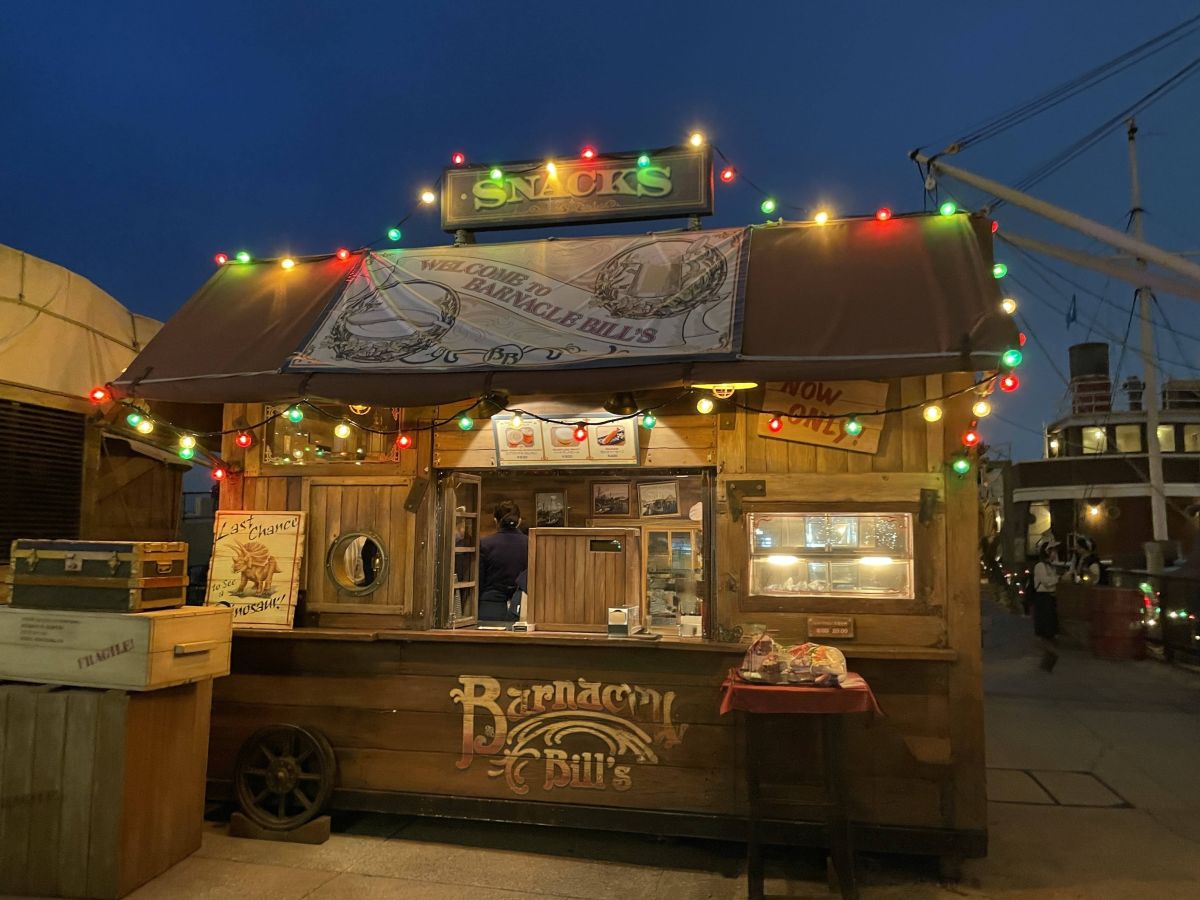 骨付きソーセージを販売するバーナクル・ビルズ