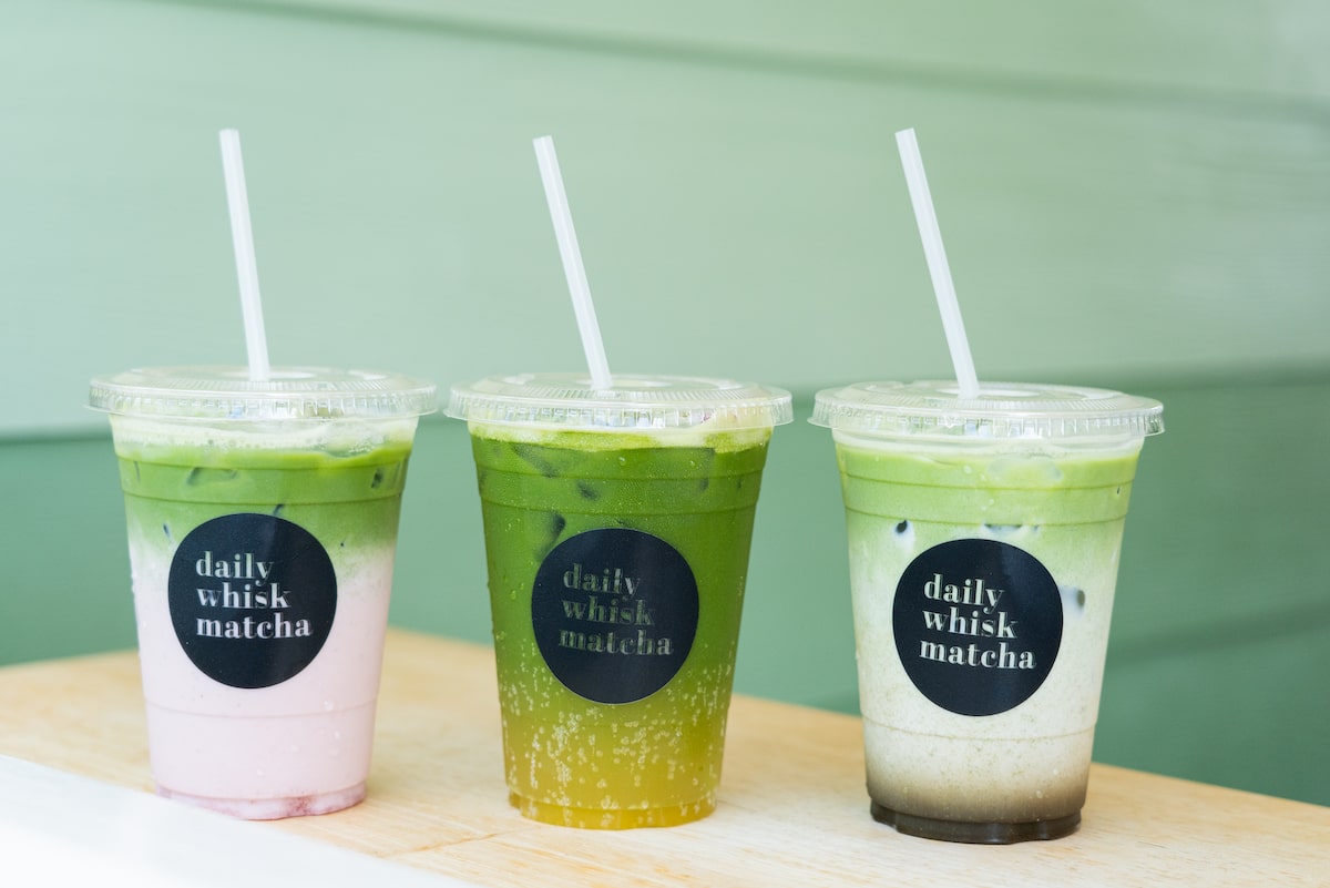 左からストロベリー抹茶＄8.25~、抹茶リリコイソーダ＄9、ハパラテ＄7.50