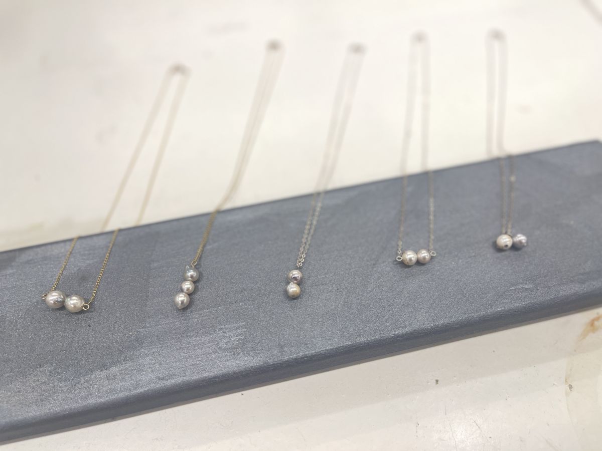 「アコヤ真珠のネックレス」1万2650円〜（一例：ワークショップ基本料5500円、シルバーネックレス3850円、追加真珠1個3300円）