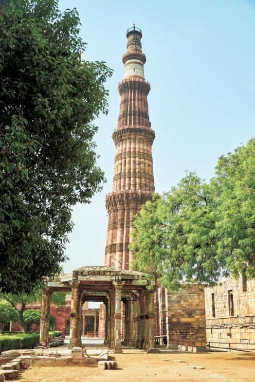 クトゥブ・ミナールと複合建築物