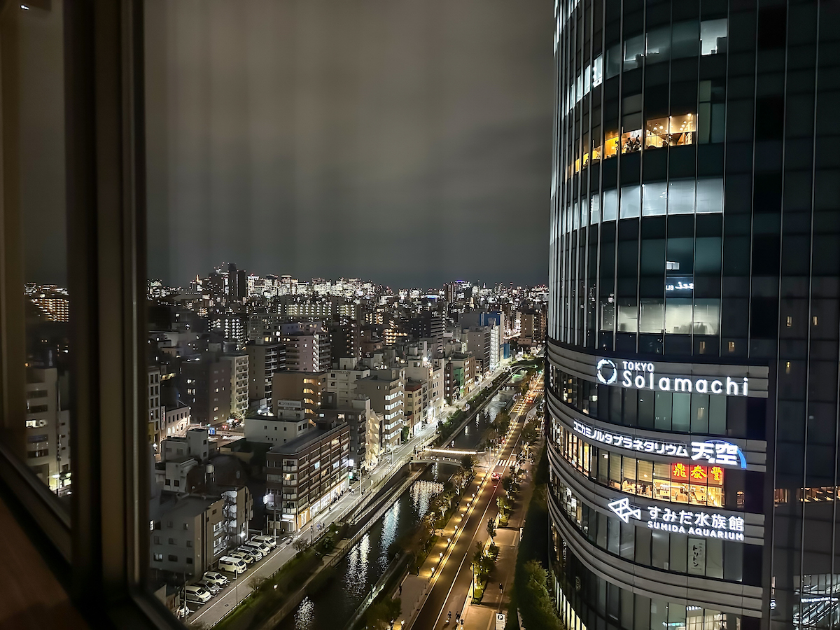 ベッドから見える夜景