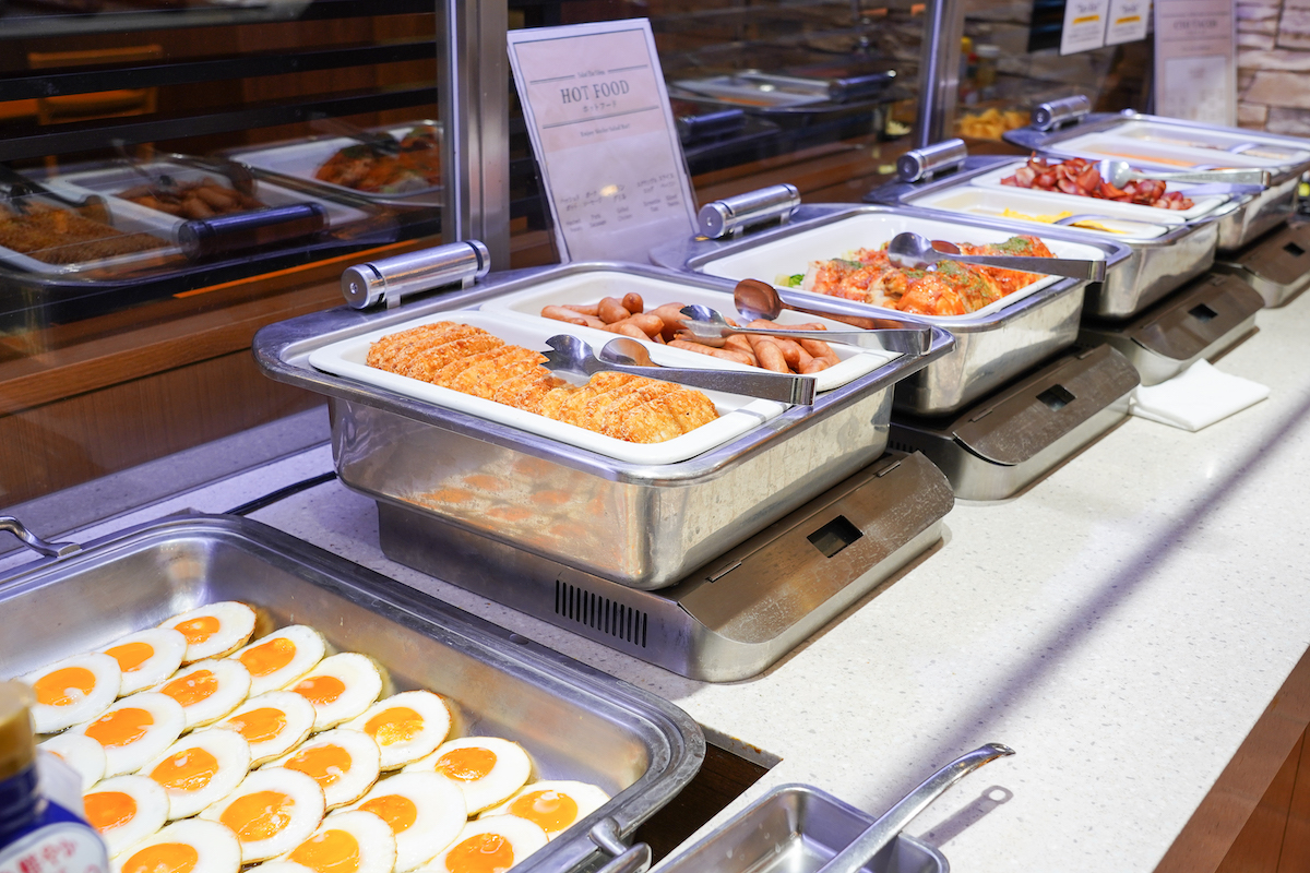 ハッシュドポテトやグリルチキン、ワッフルなどはモーニングのみ提供