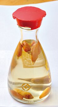 沖縄を代表 する辛味調味料 コーレーグース