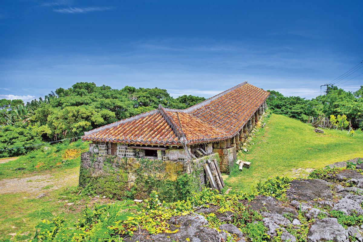 【沖縄】やちむんの里でお気に入りの器探しへ／散策時のポイントからおすすめのお店まで